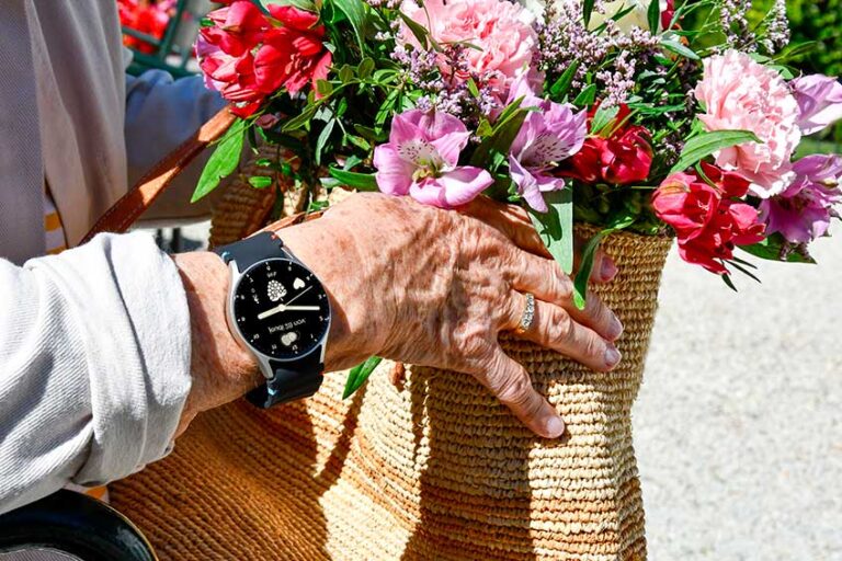 teleassistance-framboise-watch-telealarme-bracelet-noir